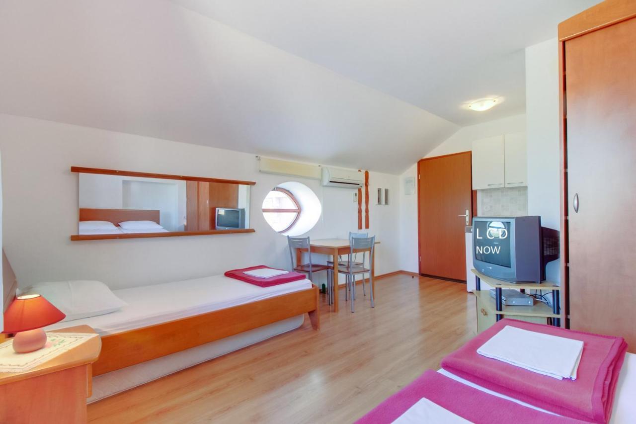 Apartments Rosa Mali Losinj Exterior photo