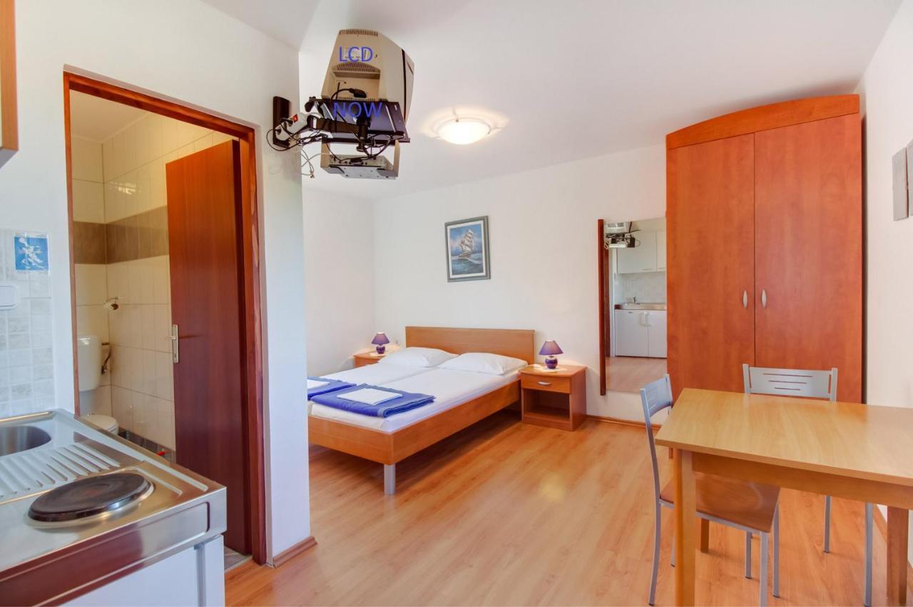 Apartments Rosa Mali Losinj Exterior photo